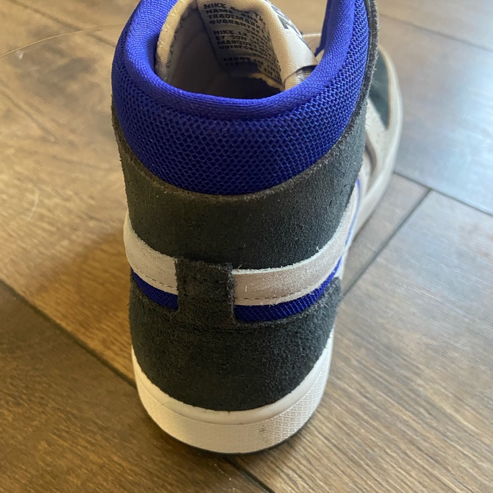 Nike Black and Blue Sneakers High-Top.
Like new. - Picture 8 of 8